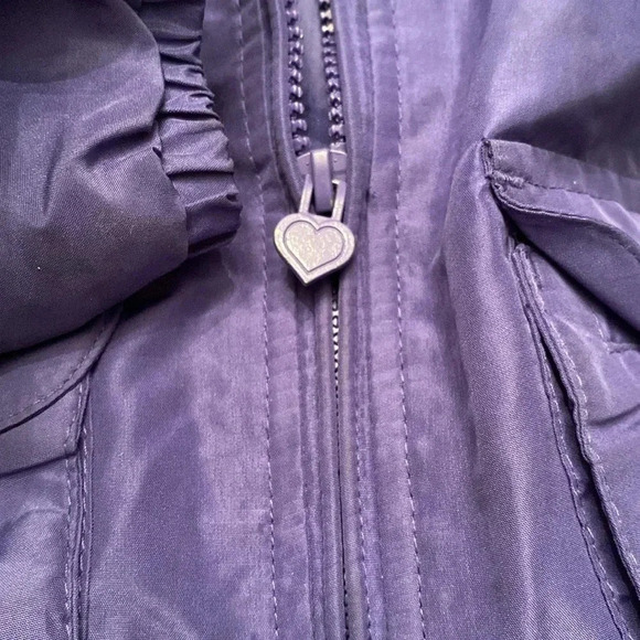 OshKosh B’gosh 4T purple rain coat - great condition - 2 front pockets - Picture 7 of 7